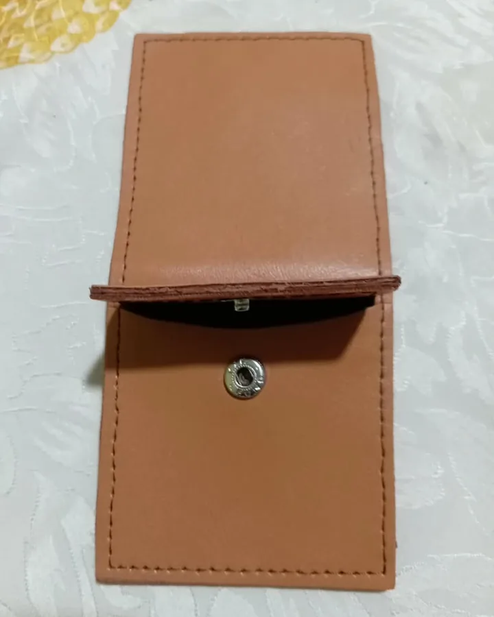 Billetera camel con broche