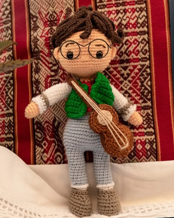 Muñeco con guitarra