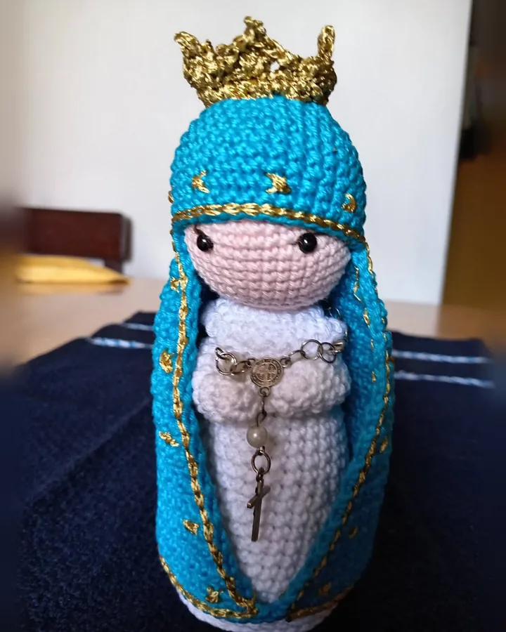 Virgen con corona